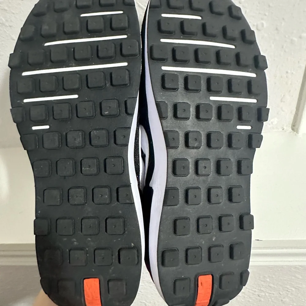 Women’s Nike Waffle Debut shoes - Picture 3 of 5